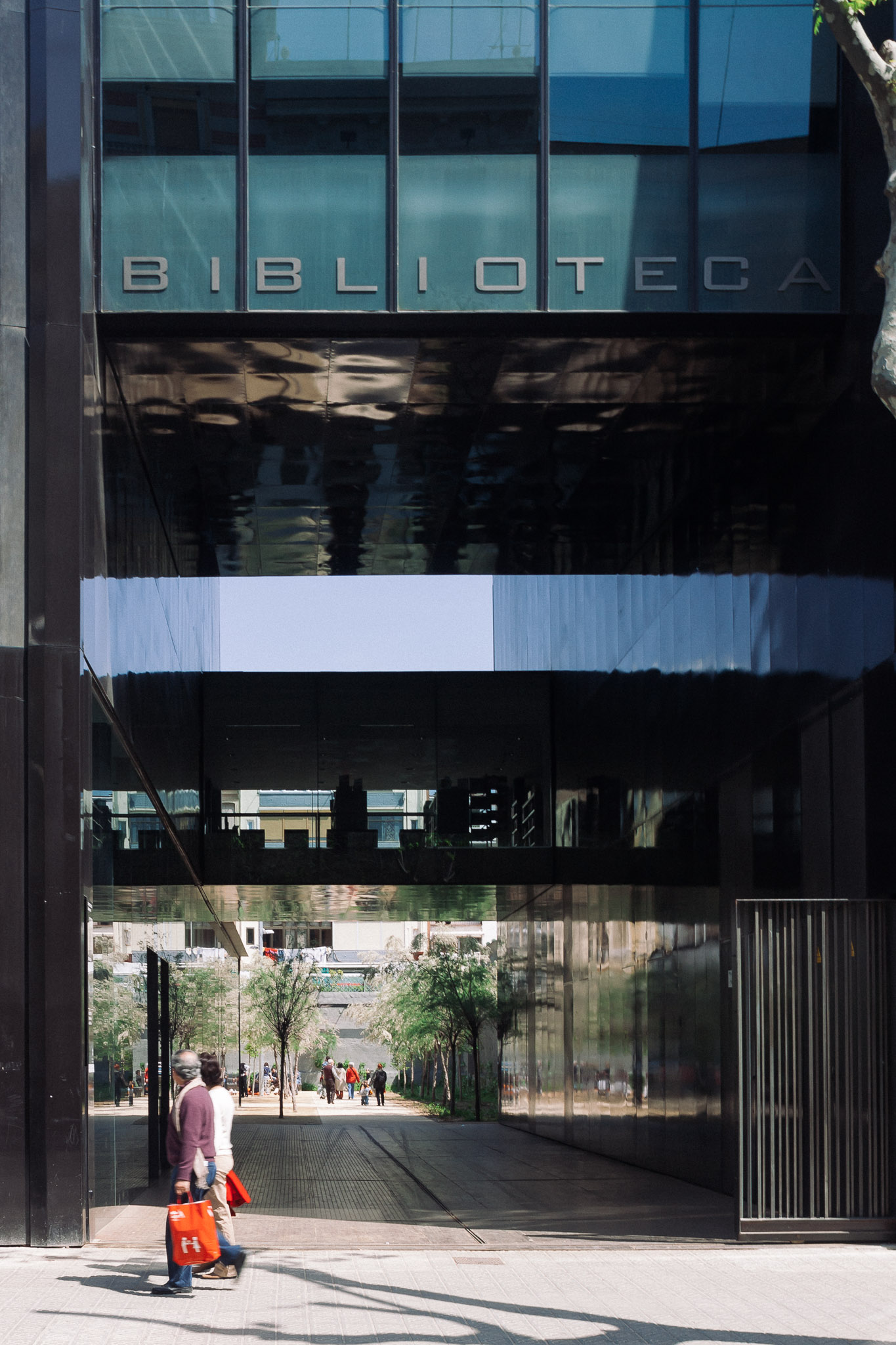 Featured image for “Biblioteca Sant Antoni in Barcelona, Spain”